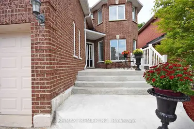 601 Patriot Drive, Mississauga, ON L5R 3S1