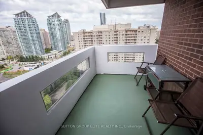 50 Elm Drive E 2002, Mississauga, ON L5A 3X2