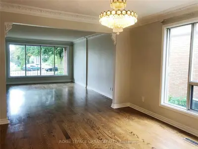 128 Grand Avenue, Toronto W07, ON M8Y 2Z5