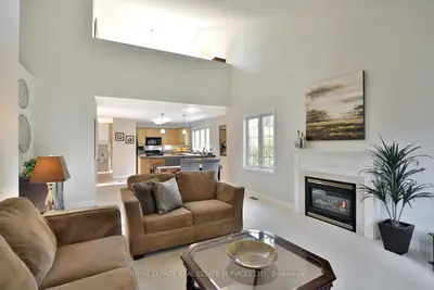 223 Rebecca Street 1, Oakville, ON L6K 3Y2
