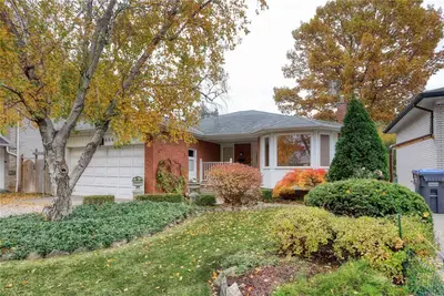 444 Tedwyn Drive, Mississauga, ON L5A 1J6