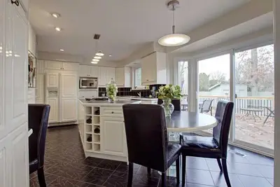 2053 Tenoga Drive, Mississauga, ON L5H 3K1