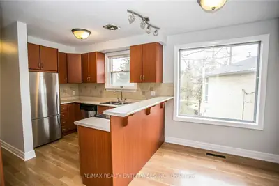 6 Carlis Place Upper, Mississauga, ON L5G 1A7