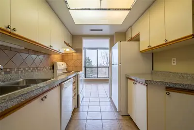 1111 Bough Beeches Boulevard #501, Mississauga, ON L4W 4N1