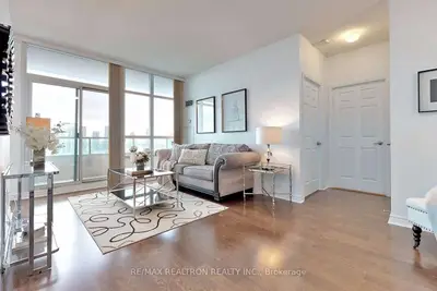 208 Enfield Place 3607, Mississauga, ON L5B 0G8