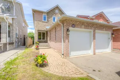 3353 Beau Rivage Crescent, Mississauga, ON L5L 5H2