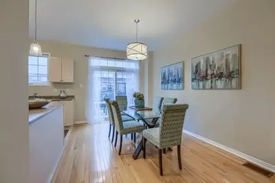 2413 Whistling Springs Crescent, Oakville, ON L6M 0C3