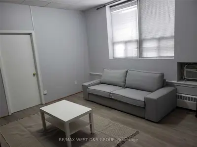 421 Jane Street 4, Toronto W02, ON M6S 3Z7