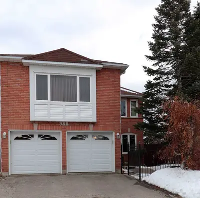 988 Winterton Way, Mississauga, ON L5V 1M6