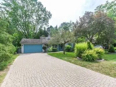 1446 Birchwood Drive, Mississauga, ON L5J 1T2