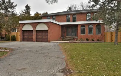 2257 Courrier Lane, Mississauga, ON L5C 1V1