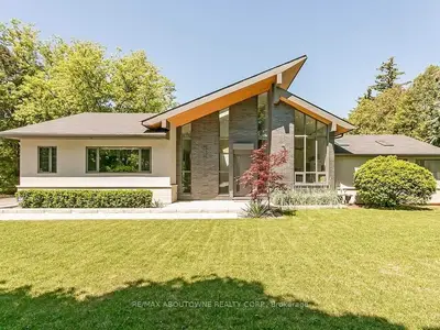 1101 Lakeshore Road W, Oakville, On L6l 1e7