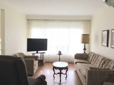 17 Mangrove Road, Toronto W04, ON M6L 1Z9