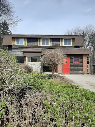 323 Mississauga Valley Boulevard, Mississauga, ON L5A 1Y9