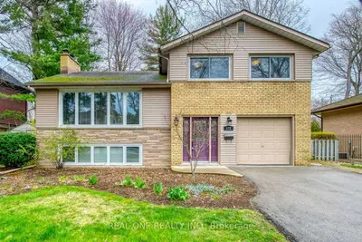 172 Westminster Drive, Oakville, ON L6L 4H6