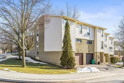 7251 Copenhagen Road 8, Mississauga, ON L5N 2H6