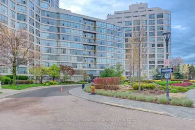 2261 Lake Shore Boulevard W 905, Toronto W06, ON M8V 3X1