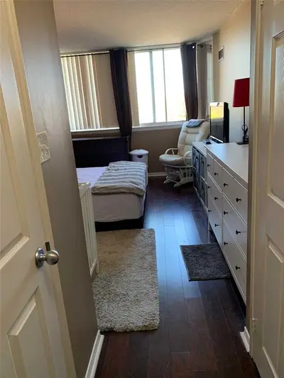 1001 Cedarglen Gate 312, Mississauga, ON L5C 4R2