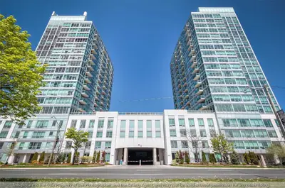 1910 Lake Shore Boulevard W 909, Toronto W01, ON M6S 1A4