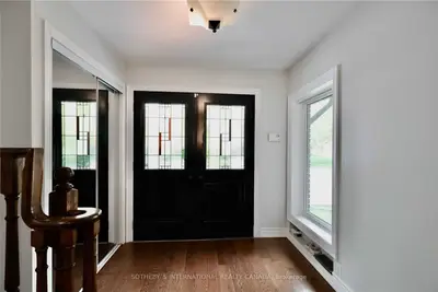 196 Charnwood Drive, Oakville, On L6j 5h1