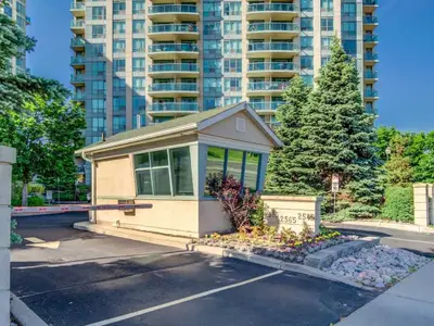 2545 Erin Centre Boulevard PH 05, Mississauga, ON L5M 5H6