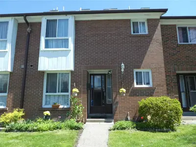 Condo Townhouse in Mississauga