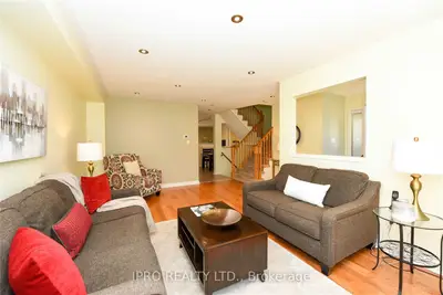 5815 Rainberry Drive, Mississauga, ON L5M 6S2