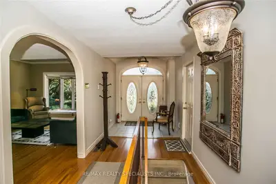 161 Dickson Park Crescent, Mississauga, ON L5B 1Y5