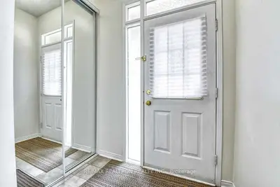 833 Scollard Court 28, Mississauga, ON L5V 2B4