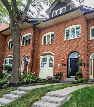 41 Tradewind Drive, Oakville, On L6l 6k9