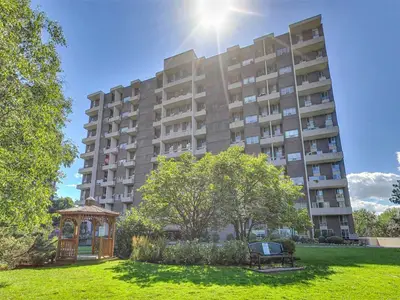 35 Ormskirk Avenue 105, Toronto W01, ON M6S 1A8