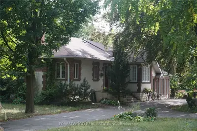 2494 Cliff Road, Mississauga, ON L5A 2P4