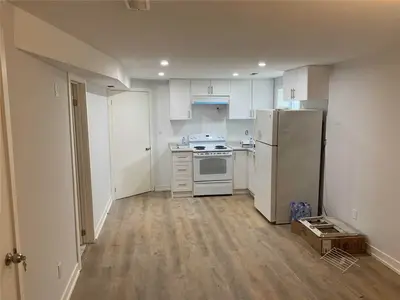1149 Strathy Avenue Lower, Mississauga, ON L5E 2K2