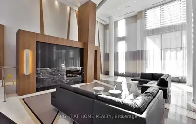 55 Eglinton Avenue W 1802, Mississauga, ON L5R 0E4