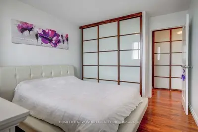 1100 Caven Street 902, Mississauga, ON L5G 4N3