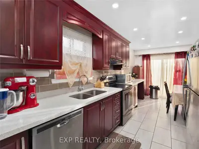 7376 Sills Road, Mississauga, ON L4T 2K1