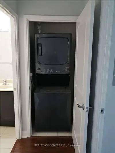 90 Absolute Avenue 1501, Mississauga, ON L4Z 0A3