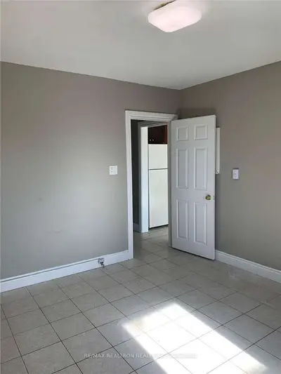 3430 Lake Shore Boulevard W 1, Toronto W06, ON M8W 1N3