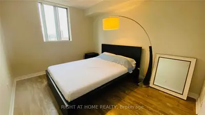 145 Hillcrest Avenue 506, Mississauga, ON L5B 3Z1