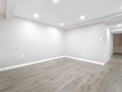 4575 Bay Villa Avenue, Mississauga, ON L5M 4P1