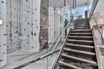 1830 Bloor Street W 403, Toronto W02, ON M6P 3K6
