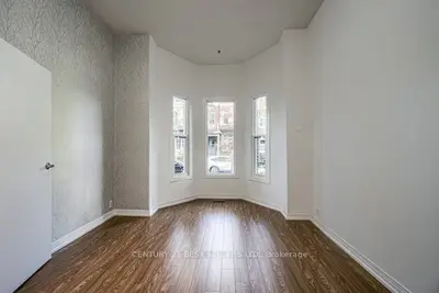10 Earnbridge Street, Toronto W01, ON M6K 1N3