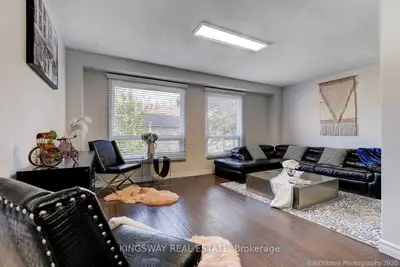 2079 The Collegeway 04, Mississauga, ON L5L 3M1