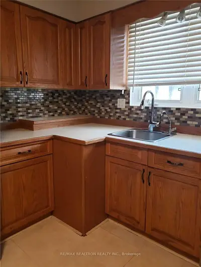 95 Swanhurst Boulevard, Mississauga, ON L5N 1B8