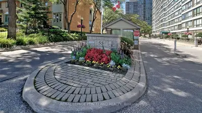 55 ELM Drive W 1510, Mississauga, ON L5B 3Z3