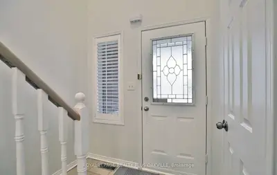 423 Ravineview Way, Oakville, ON L6H 6S7
