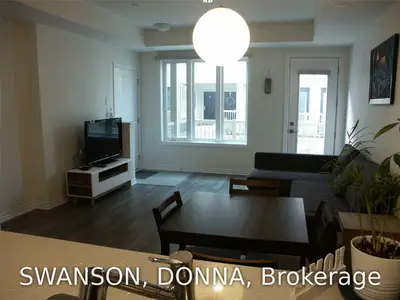 85 Eastwood Park Gardens Th #5, Toronto W06, ON M8W 0B2