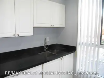115 Hillcrest Avenue 1616, Mississauga, ON L5B 3Y9
