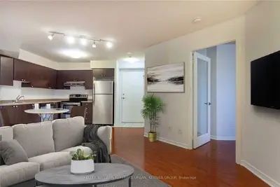 60 Heintzman Street 638, Toronto W02, ON M6P 5A1
