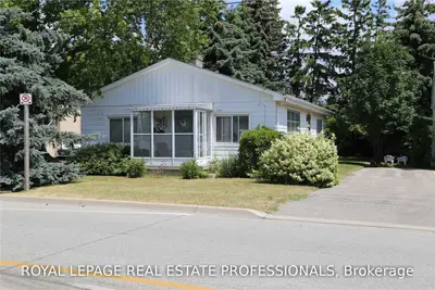 1031 Ogden Avenue, Mississauga, ON L5E 2G4